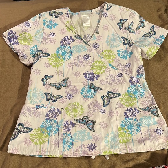 Lot of 4 Medium scrub tops. Dickies, TLC, & SB Scrubs. See below for measurement - Picture 6 of 9